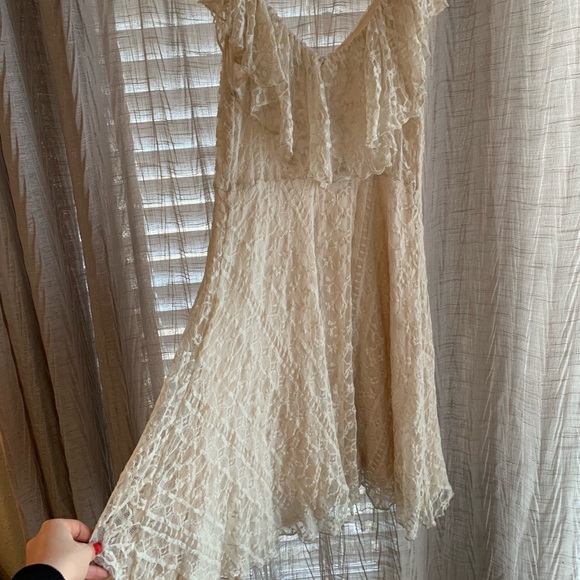 Lacey cream flowy dress - Picture 2 of 6